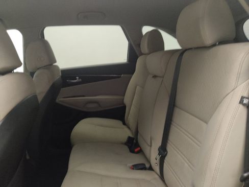 Used 2017 Kia Sorento FWD w/ LX Convenience Package image 18