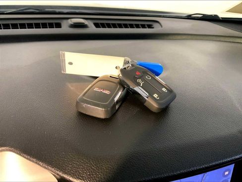 Used 2023 GMC Terrain SLT image 21