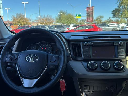 Used 2013 Toyota RAV4 LE image 9