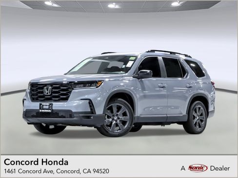 Used 2025 Honda Pilot Sport image 1
