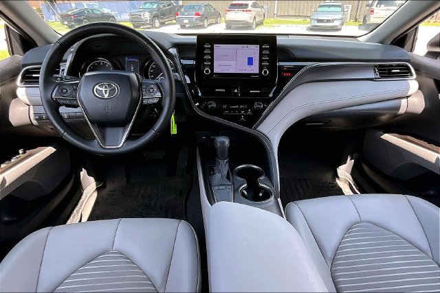Used 2024 Toyota Camry SE FWD image 7