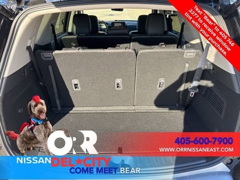 New 2025 Nissan Pathfinder SL image 12