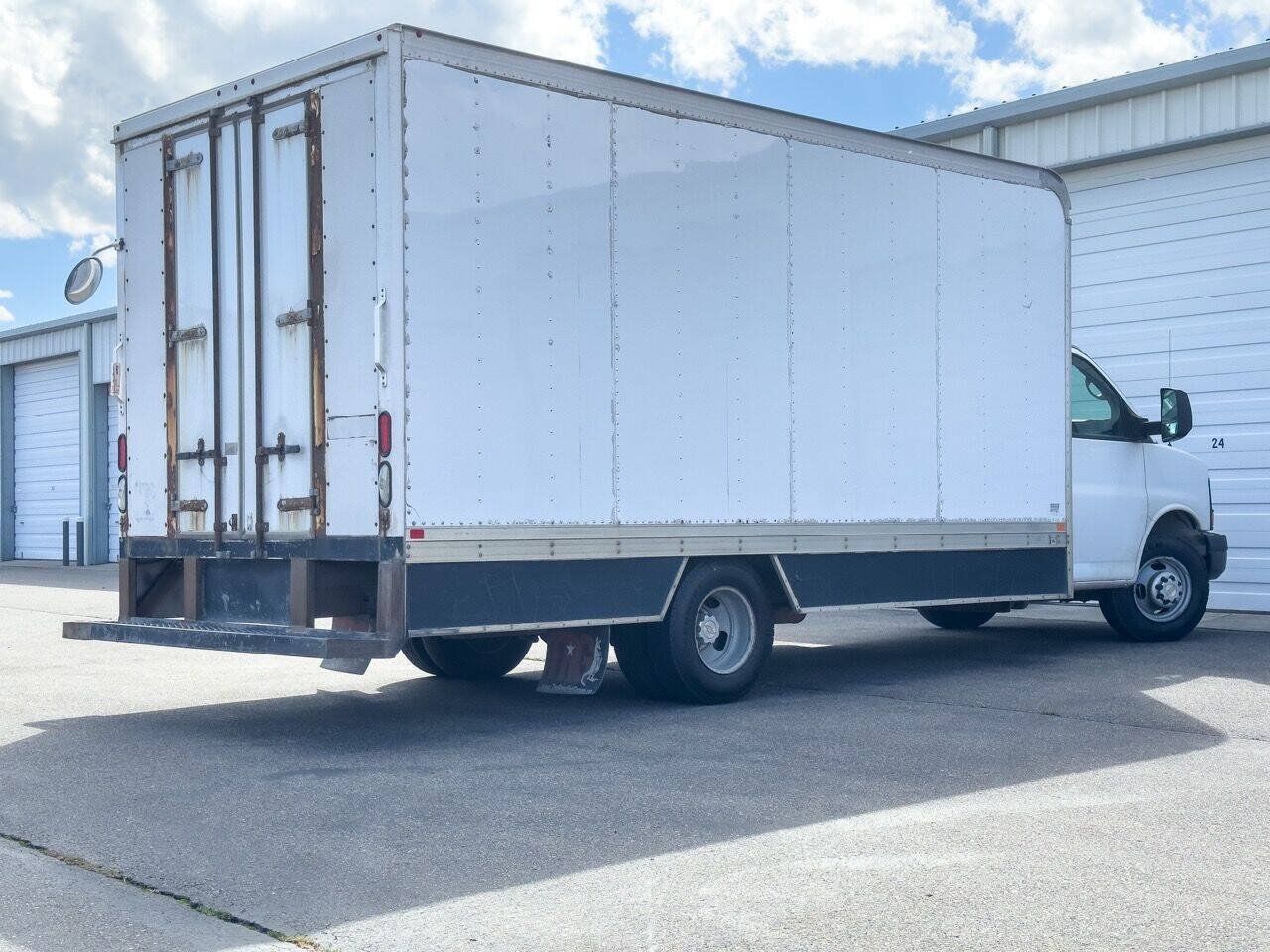 Used 2011 Chevrolet Express 3500 Extended RWD image 6