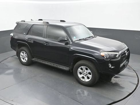 Used 2020 Toyota 4Runner SR5 AWD/4WD image 13