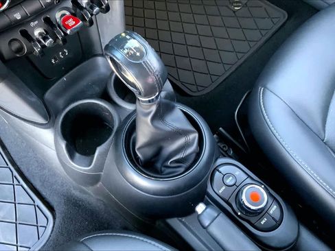 Used 2018 MINI Cooper 2-Door Hardtop FWD image 17