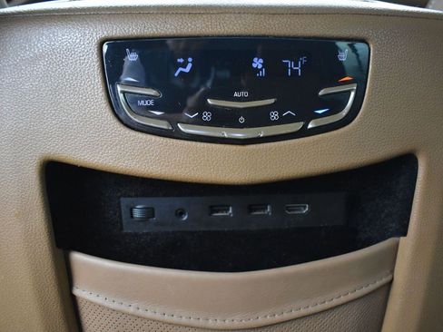 Used 2017 Cadillac Escalade Platinum image 29