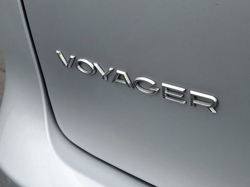 Used 2022 Chrysler Voyager LX FWD image 32