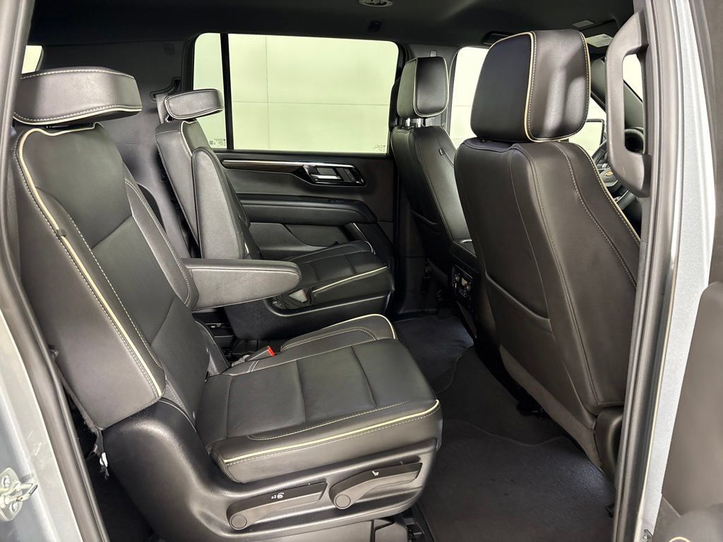 Certified 2025 Chevrolet Suburban Premier RWD image 23