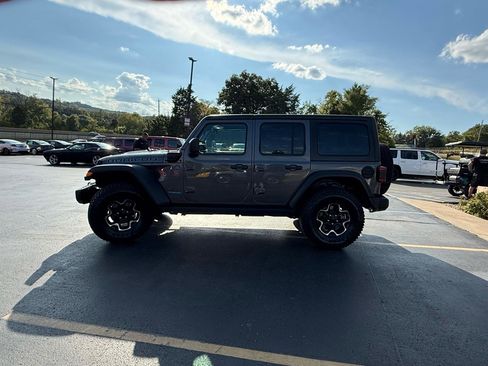 Used 2022 Jeep Wrangler Unlimited Rubicon 4xe w/ Dual Top Group AWD/4WD image 6