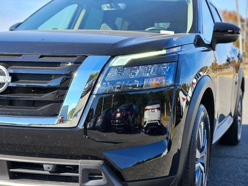 Used 2025 Nissan Pathfinder SL image 9