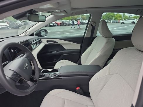 Used 2026 Toyota Camry XLE w/ Premium Plus Package FWD image 15