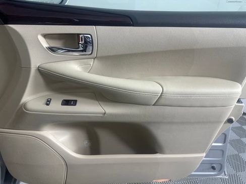 Used 2013 Lexus LX 570 4WD image 27