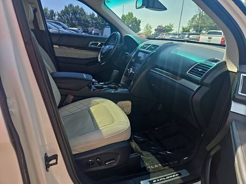 Used 2016 Ford Explorer Platinum AWD/4WD image 29