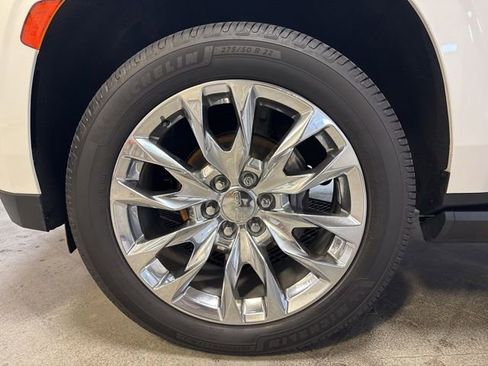 Used 2022 GMC Yukon XL Denali w/ Denali Premium Package image 11