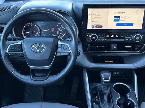 Used 2023 Toyota Highlander XLE FWD image 15