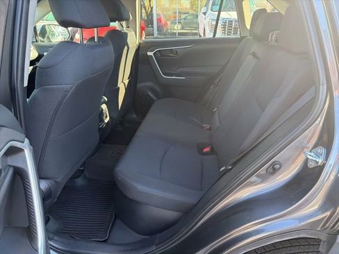 Used 2021 Toyota RAV4 LE image 19