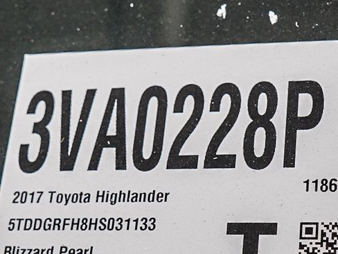 Used 2017 Toyota Highlander Limited AWD/4WD image 32