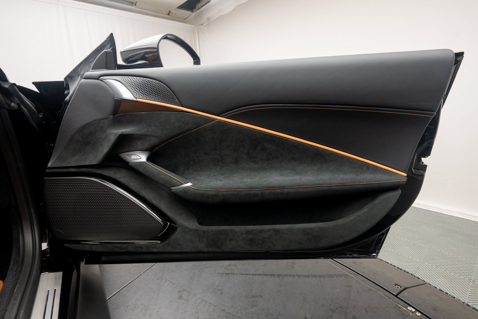 Used 2026 Ferrari Roma Spider RWD image 40
