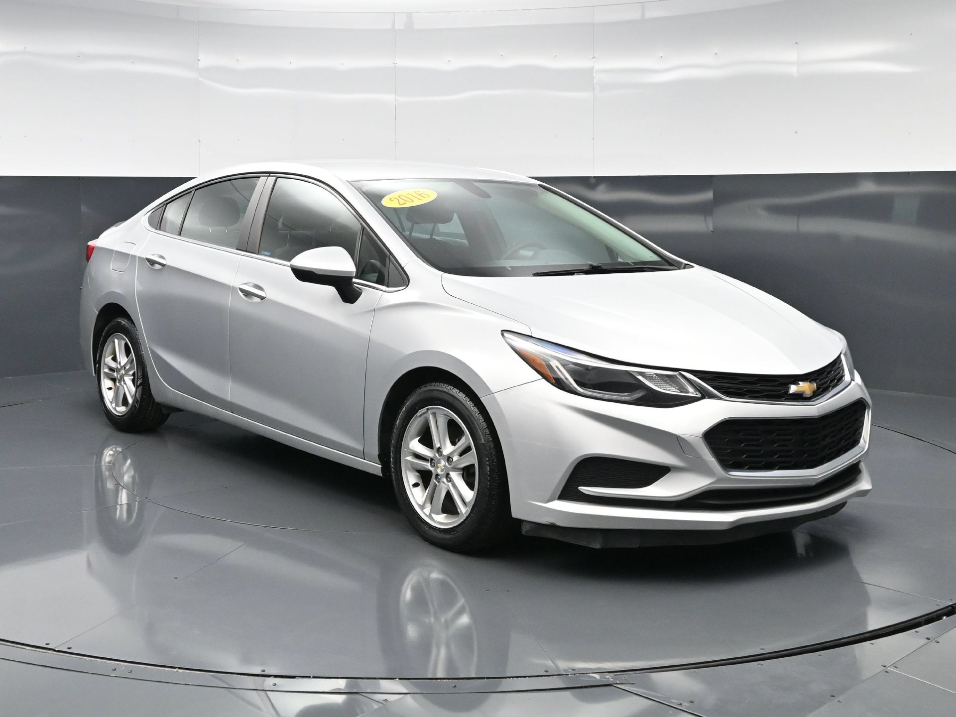 Used 2016 Chevrolet Cruze LT FWD image 1