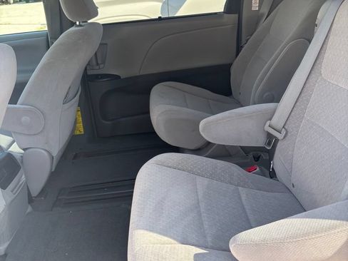 Used 2015 Toyota Sienna LE FWD image 7