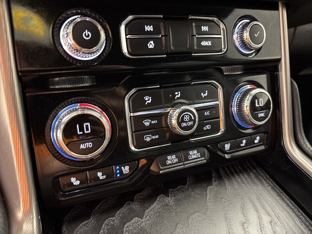 Used 2024 GMC Yukon XL Denali AWD/4WD image 42