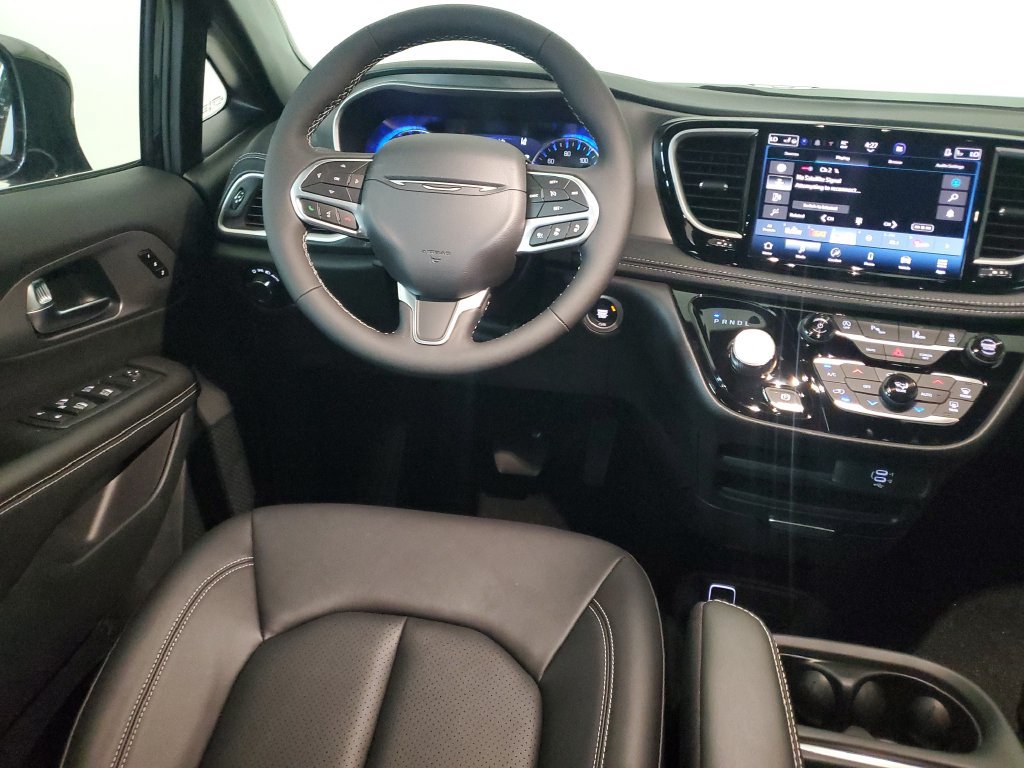 New 2027 Chrysler Pacifica Select FWD image 23