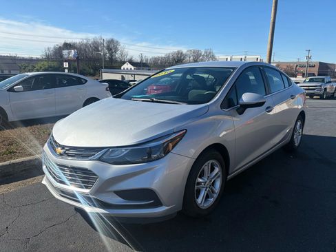 Used 2016 Chevrolet Cruze LT w/ Convenience Package image 3