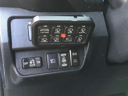 Used 2021 Toyota Tacoma TRD Off-Road w/ Technology Package AWD/4WD image 20