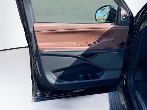 Used 2025 Lincoln Navigator Reserve image 17