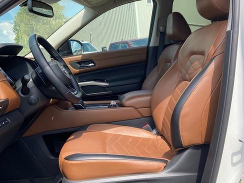Used 2022 Nissan Pathfinder Platinum w/ Cargo Package AWD/4WD image 11