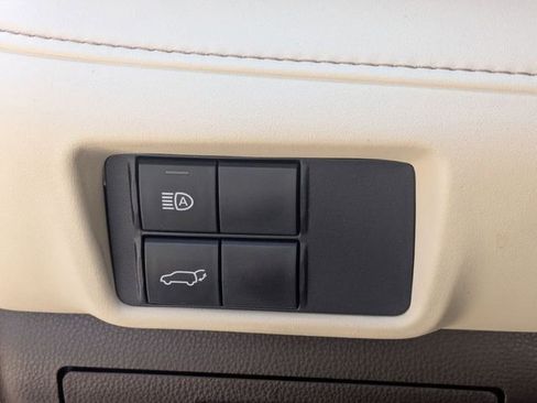 Used 2022 Toyota Highlander XLE image 16