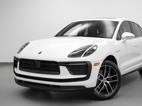 Certified 2026 Porsche Macan AWD/4WD image 7