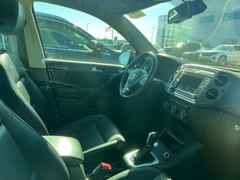 Used 2017 Volkswagen Tiguan Wolfsburg Edition AWD/4WD image 4
