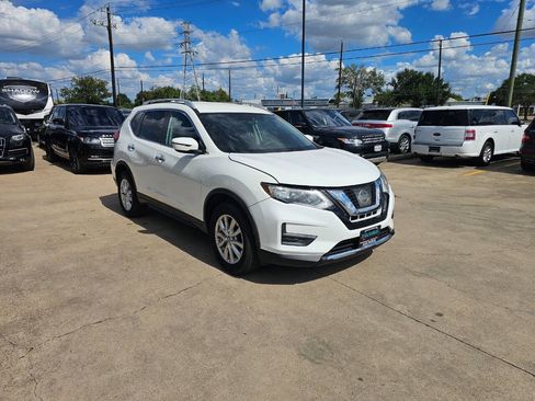 Used 2017 Nissan Rogue SV AWD/4WD image 4