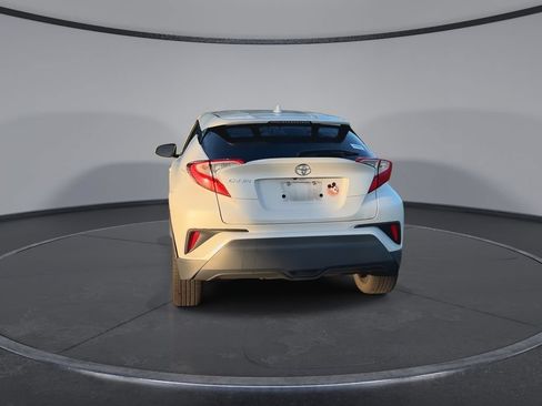 Used 2021 Toyota C-HR XLE FWD image 7
