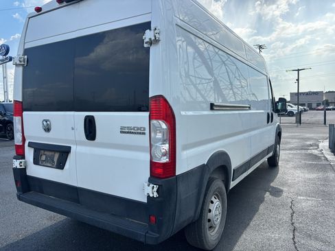 Used 2023 RAM ProMaster 2500 FWD image 3