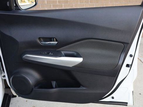 Used 2019 Nissan Kicks SV FWD image 22