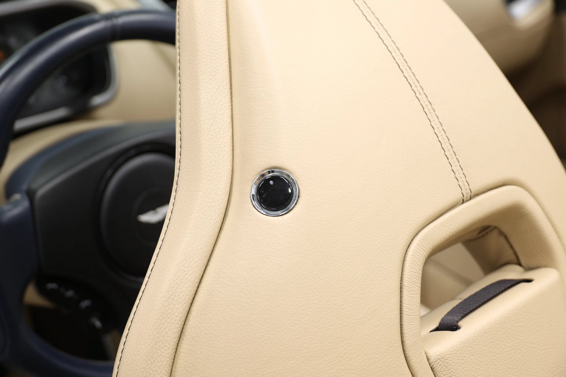 Used 2016 Aston Martin Vanquish Volante RWD image 46
