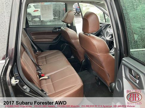 Used 2017 Subaru Forester 2.5i Touring AWD/4WD image 12