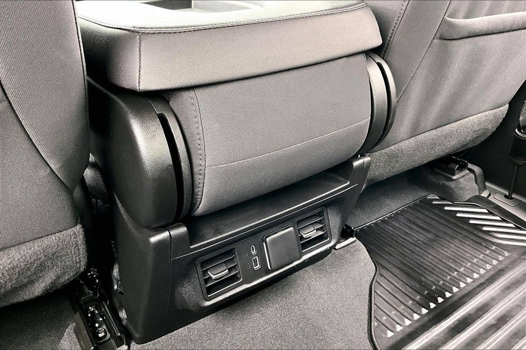 Used 2023 Chevrolet Silverado 1500 LT AWD/4WD image 33