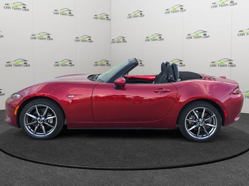 Used 2022 MAZDA MX-5 Miata Grand Touring image 2