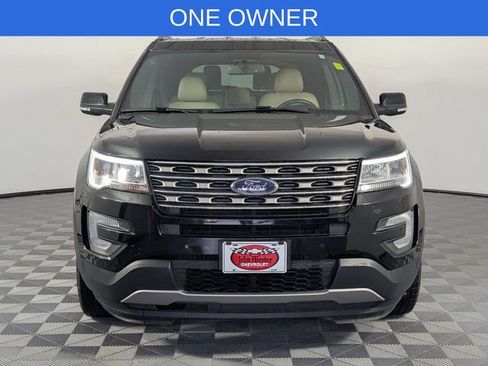 Used 2017 Ford Explorer XLT w/ Equipment Group 202A AWD/4WD image 3