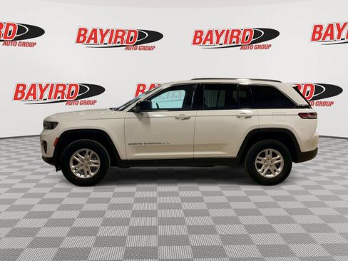 Used 2024 Jeep Grand Cherokee Laredo AWD/4WD image 5