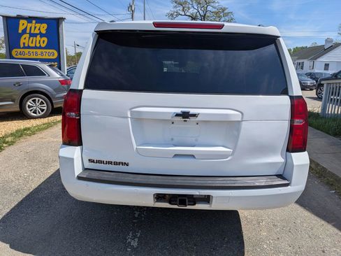 Used 2018 Chevrolet Suburban LT image 4