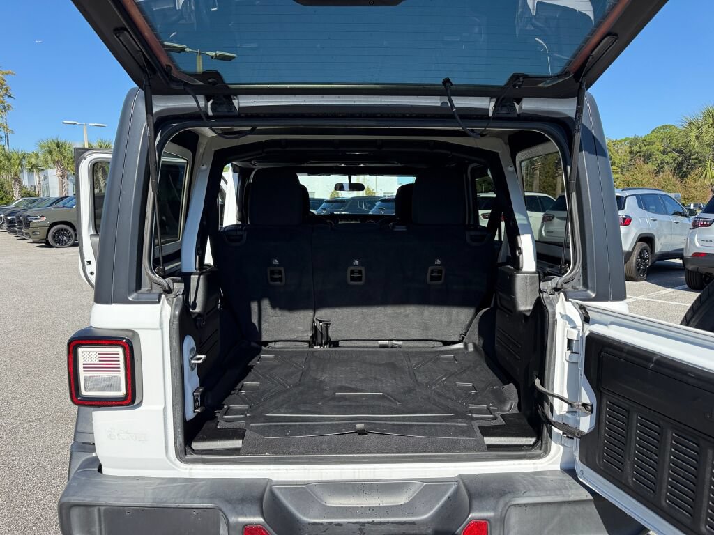 Used 2021 Jeep Wrangler Unlimited Rubicon AWD/4WD image 32