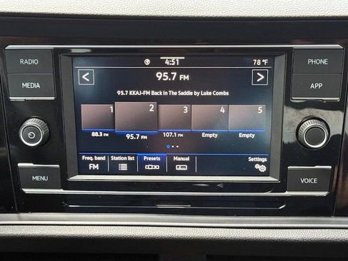 Used 2023 Volkswagen Jetta SE w/ Panoramic Sunroof Package image 14