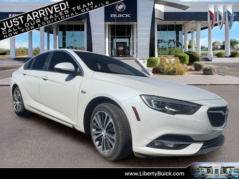 Used 2018 Buick Regal Preferred w/ Driver Confidence Package #1 FWD image 1