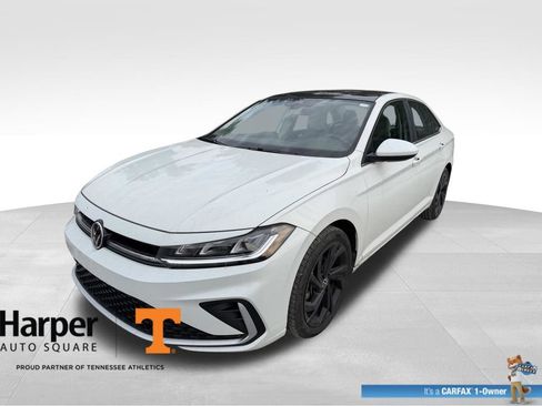 Used 2025 Volkswagen Jetta SE w/ Sunroof Package FWD image 1
