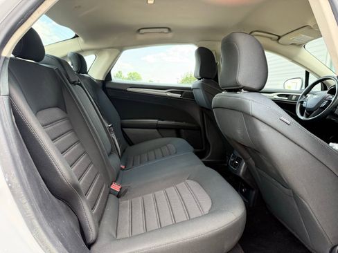 Used 2020 Ford Fusion SE FWD image 15