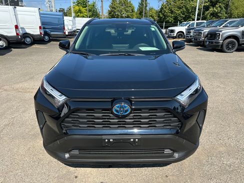 Used 2023 Toyota RAV4 XLE AWD/4WD image 9
